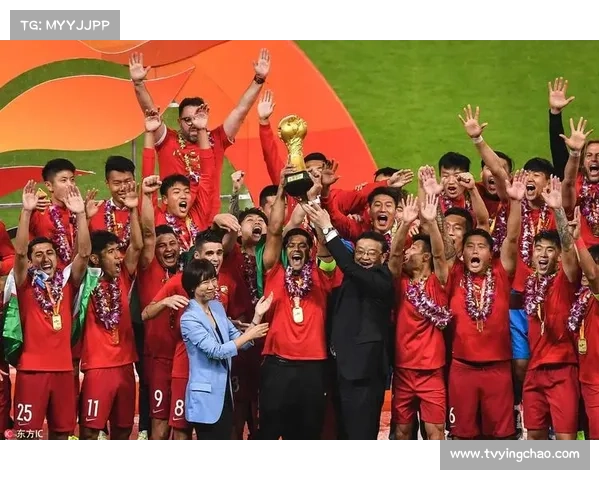 中超球星齐聚足球慈善赛 现役退役共献爱心传递温情 中超球星齐聚足球慈善赛 现役退役共献爱心传递温情